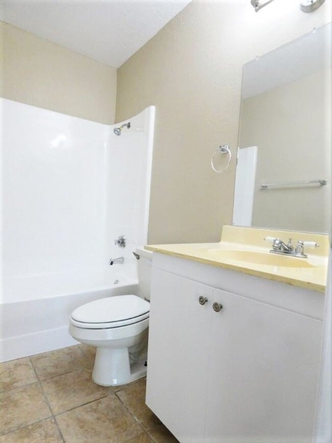 Building Photo - ***COMING SOON*** SPACIOUS SINGLE STORY 2 ...