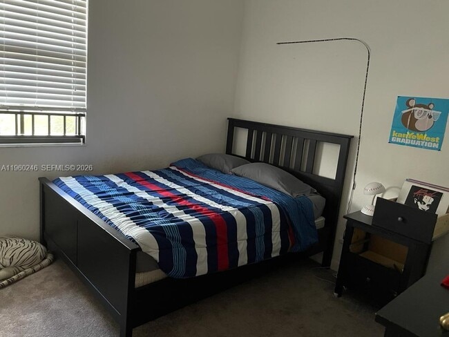 Building Photo - 9602 Town Parc Cir S