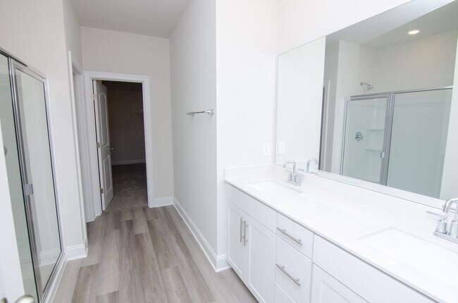 Building Photo - 4960 Trail Ridge Ct