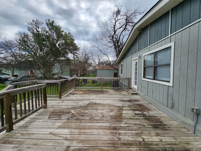 Building Photo - 4/2.5 House With Extra Room Or Office Spac...