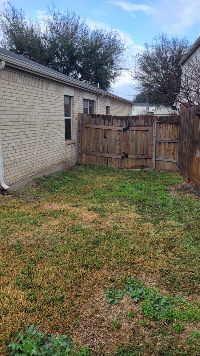 Building Photo - 14955 Sugar Sands Dr