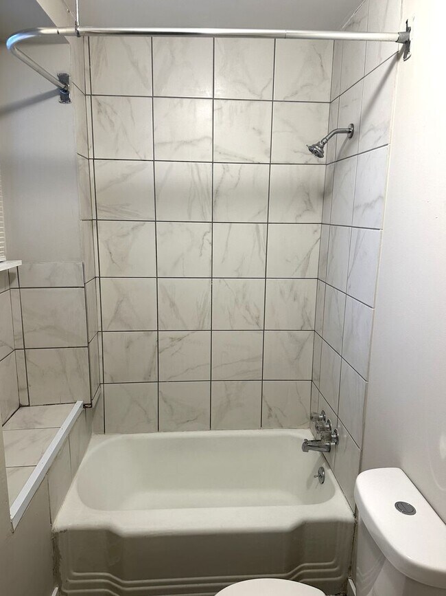 Building Photo - 425 Highland Ave