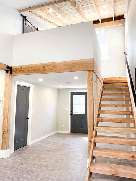 Building Photo - 387 Manley Rd