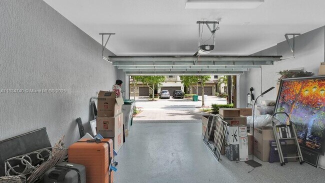 Building Photo - 9595 Town Parc Cir N