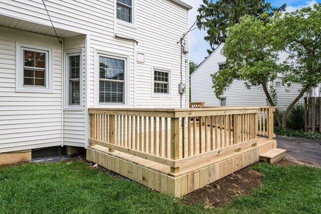 Building Photo - 2559 Welsford Rd