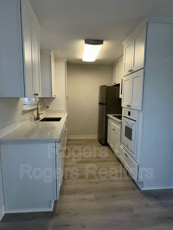 Building Photo - 3592 Payne Ave