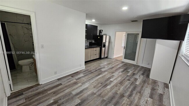 Building Photo - 117 NW 11th Ave