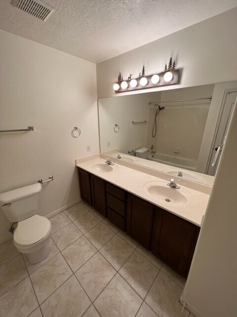 Building Photo - 888 Hamlet Cir N