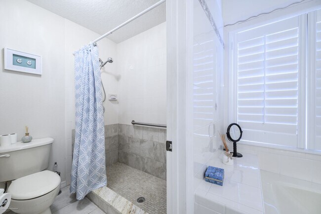 Building Photo - 1477 Park Beach Cir