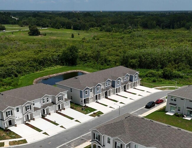 Building Photo - 3070 Chantilly Dr