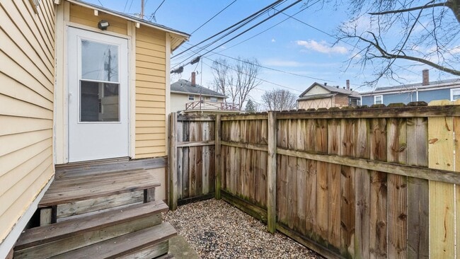 Building Photo - Single-family historic home in West Central with porch and private courtyard.
