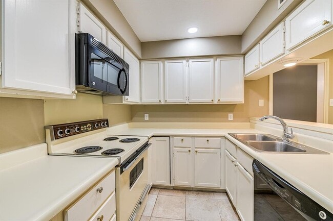 Building Photo - 7919 Ridgeline N