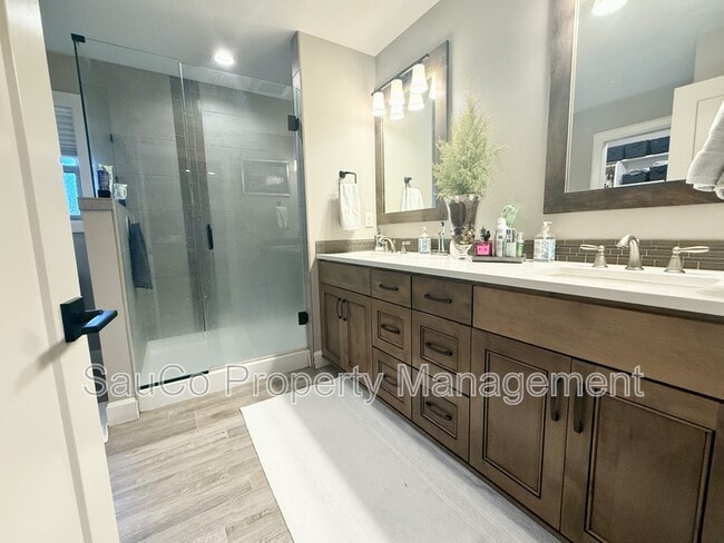 Building Photo - 52327 Ashley Ct