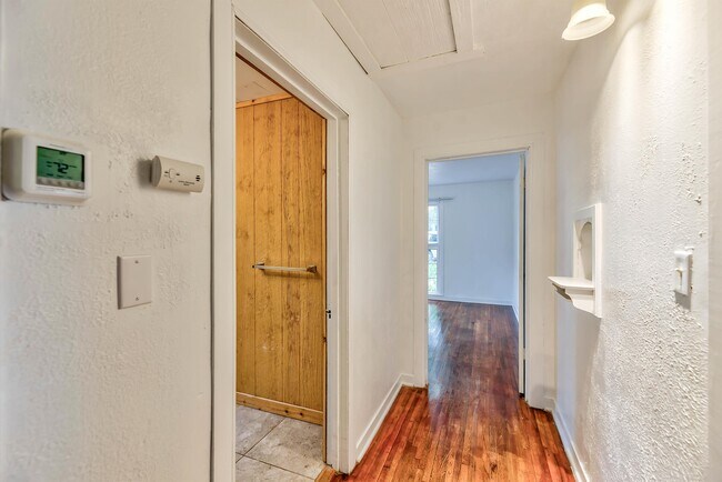 Building Photo - 816 Ogden St