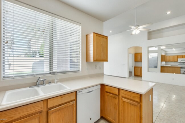 Building Photo - AVAILABLE NOW: Gorgeous 3 Bedroom 2 Bathro...