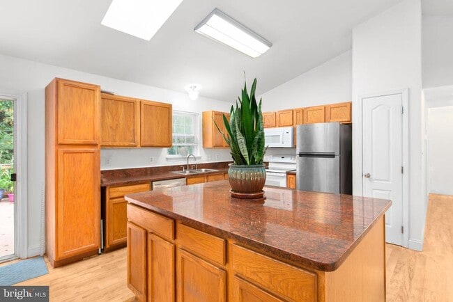 Building Photo - 53 Bloomington Ln