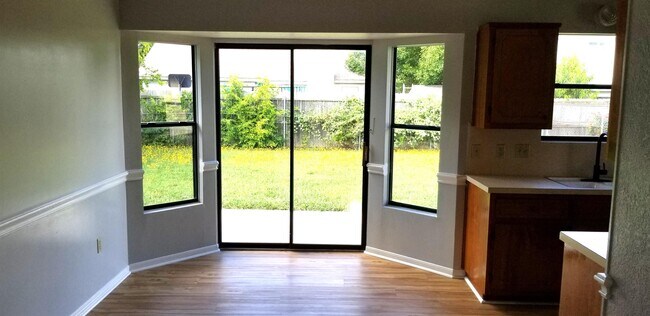 Building Photo - 2602 Cactus Dr