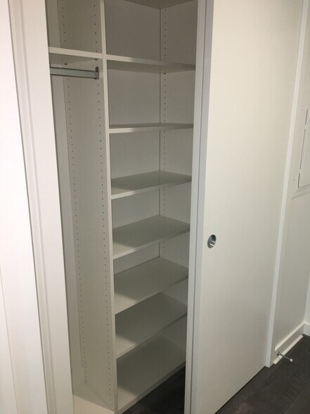 Building Photo - 1688 Pine St