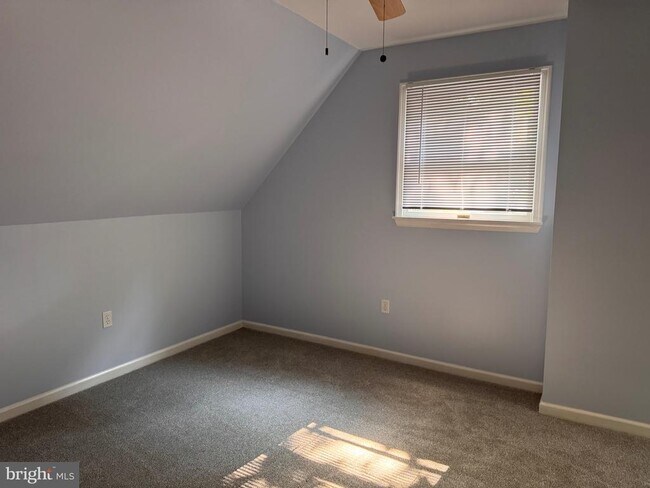Building Photo - 33178 Woodland Ct N