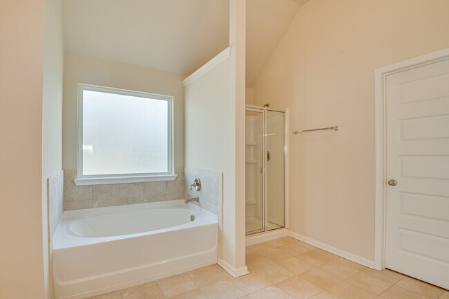 Building Photo - 5014 Vine Ln