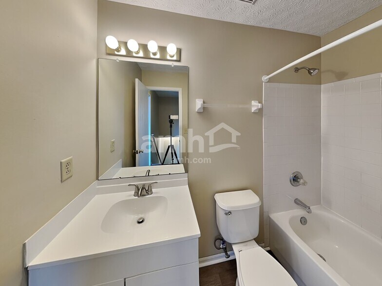 Building Photo - 158 Steiger Ct