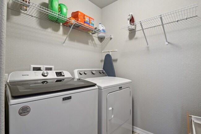 Building Photo - Modern 3-Bedroom Home for Rent in Chapel H...