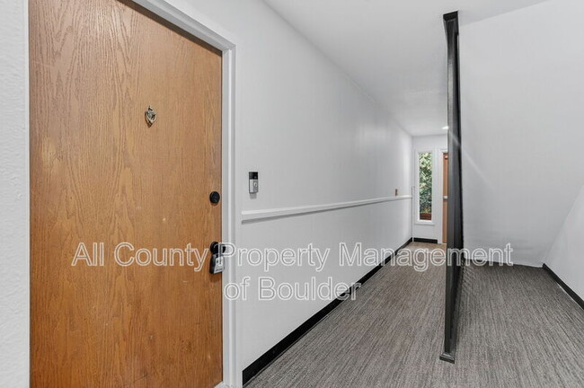 Building Photo - 2865 Sundown Ln