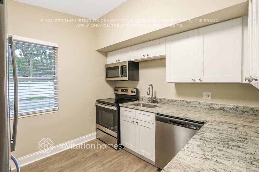 Building Photo - 1320 54th Ave N