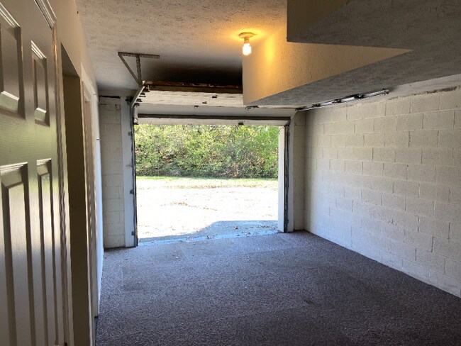 Building Photo - 3134 High Ridge Dr