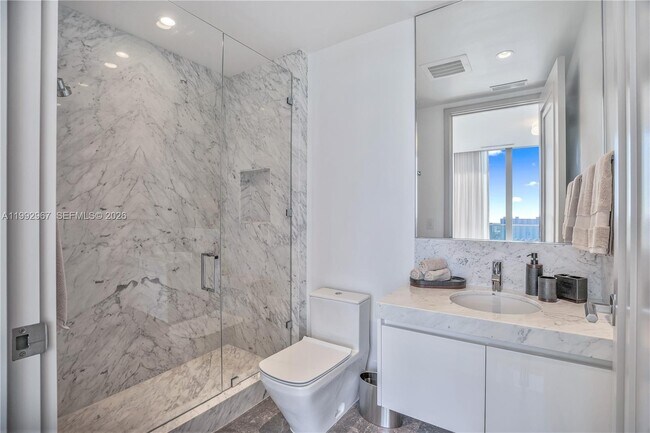 Building Photo - 17901 Collins Ave