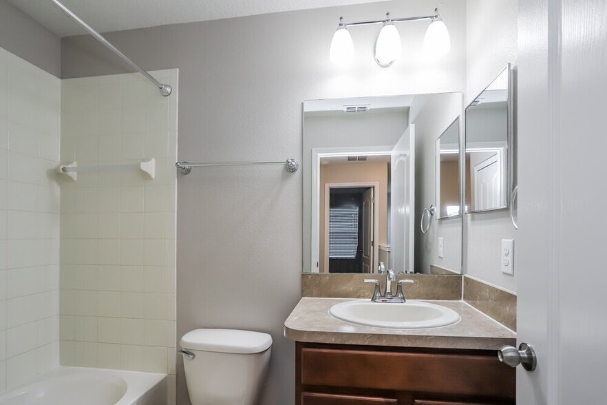 Building Photo - 1049 Seminole Sky Dr