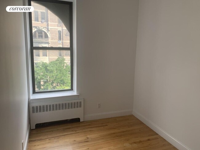 Building Photo - 100 W 85th St
