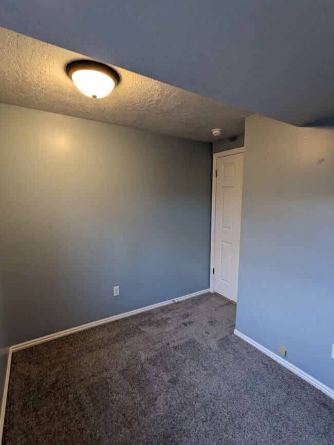 Building Photo - $1,800 Rent Credit! Spacious 5-Bed Clearfield Home with Garage & Fenced Yard