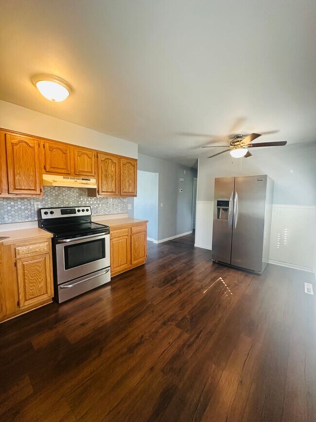 Building Photo - Charming 3 Bedroom Home in Fern Creek – Great Layout & Location