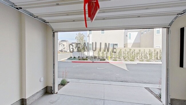 Building Photo - Spacious 4Bd 4Ba Tri-Level Home in Luna Park Community in Irvine