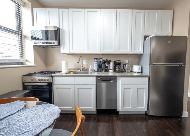 Building Photo - 245 W 113th St