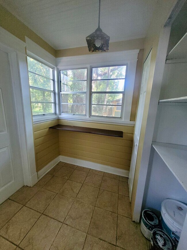 Building Photo - Charming 2 bed 1 bath in Historic District...