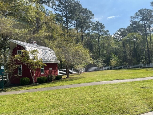 Building Photo - 4476 Farm Lake Dr