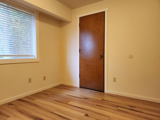 Building Photo - 3 Bedroom Rambler