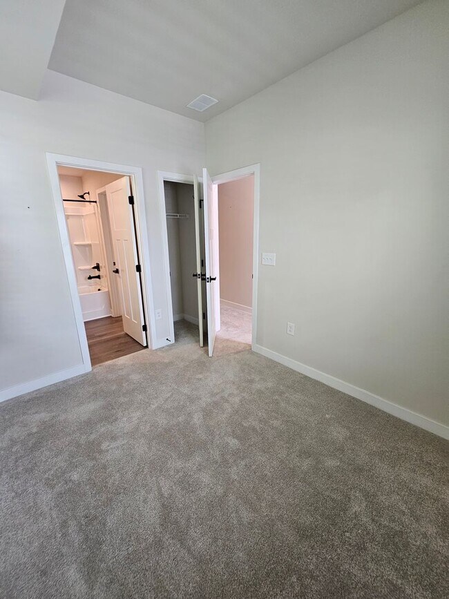 Building Photo - 3 bedroom 3.5 Bath - Long Term Rental in Myrtle Beach, SC