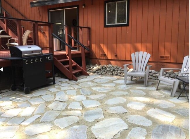 Building Photo - Long term furnished rental