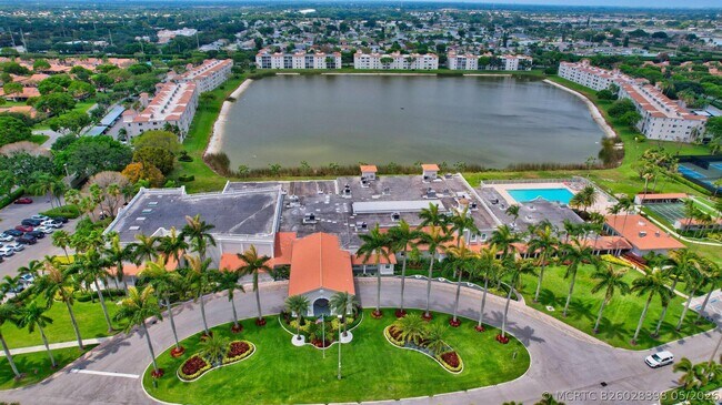 Building Photo - 6193 Pointe Regal Cir