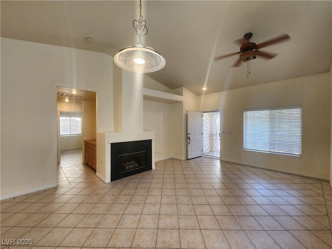 Building Photo - 1405 Iron Springs Dr