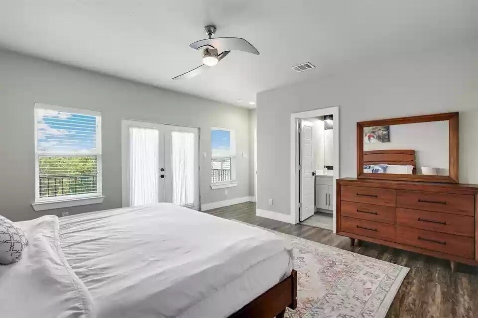 Building Photo - 4911 Alton Ave