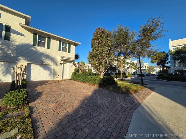 Building Photo - 1102 Dakota Dr