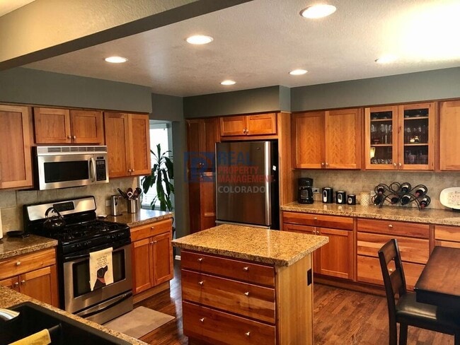 Building Photo - 1106 Highland Park Dr