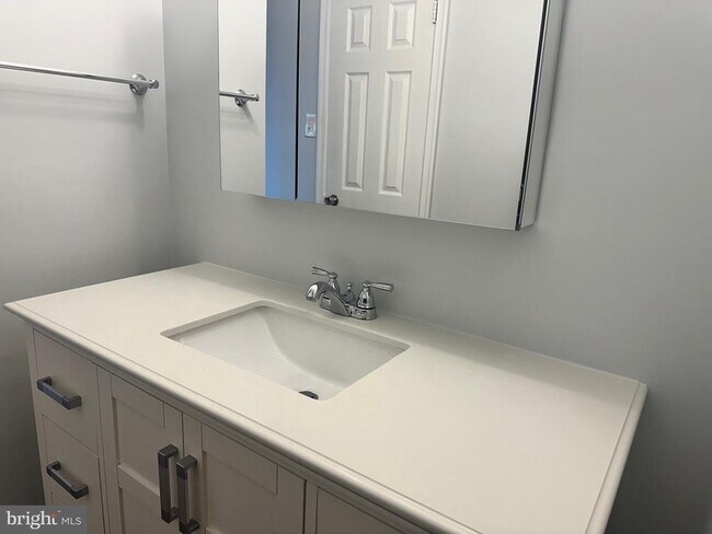 Building Photo - 8315 N Brook Ln