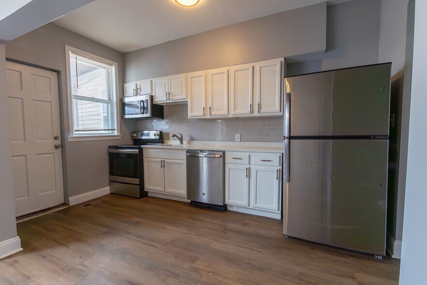 Building Photo - 3063 Mayfield Ave