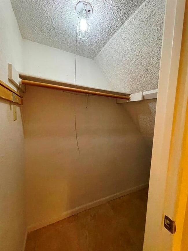 Building Photo - 2-bedroom 2 full bathroom condo in desirab...