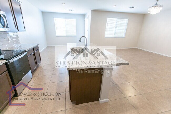 Building Photo - 2028 E Brooklyn Dr